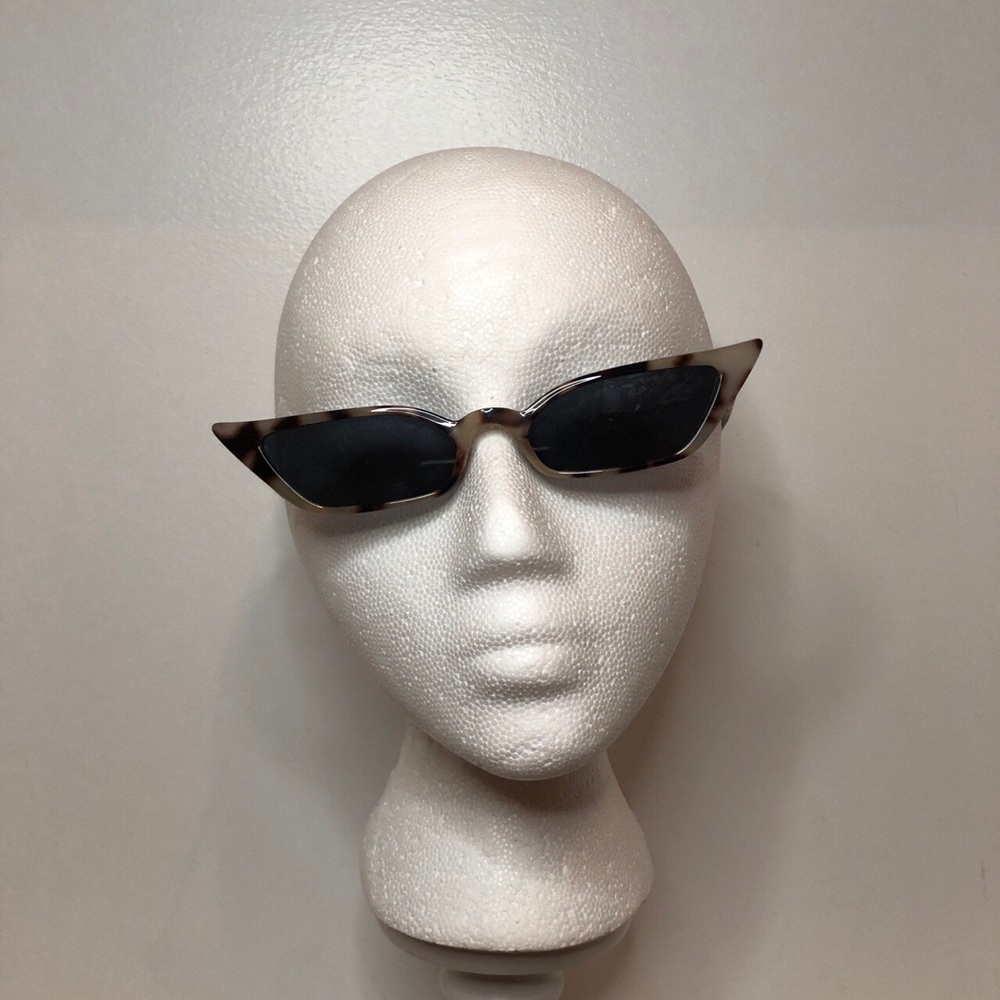 Cat-eye sunglasses